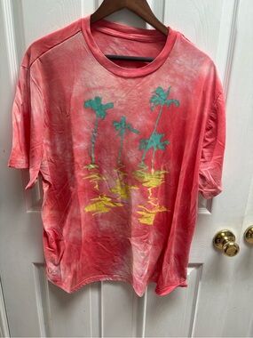 belk Coral Tie-Dye Short Sleeve Tee with Teal Palm Trees and Yellow Accents